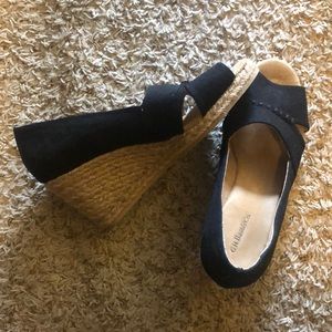 Gently Used Black Wedges